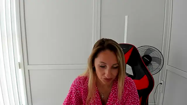 LilyDreamm online show from June 22, 2026, 6:32 am
