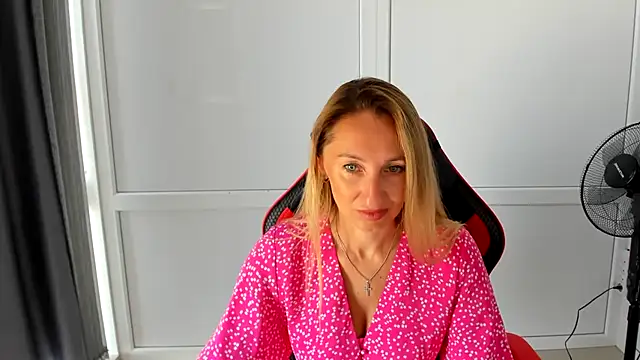 LilyDreamm online show from July 1, 2026, 6:14 am