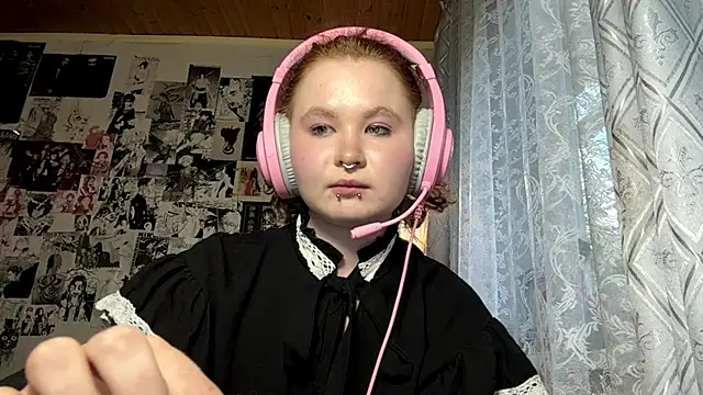 Snapshot of LiIIAry chatting on June 19, 2026, 5:30 pm LiIIAry online show from June 19, 2026, 5:30 pm
