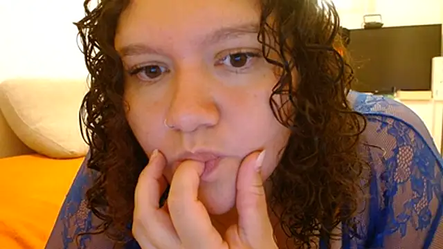 Snapshot of HeidiSanabria chatting on July 14, 2026, 12:10 am HeidiSanabria online show from July 14, 2026, 12:10 am