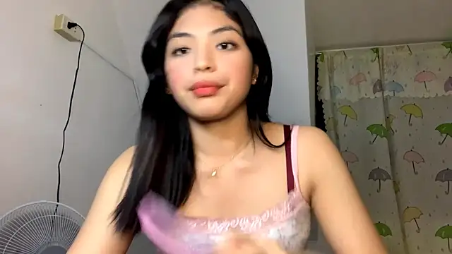 Snapshot of Hazelanne chatting on July 12, 2026, 2:29 pm Hazelanne online show from July 12, 2026, 2:29 pm