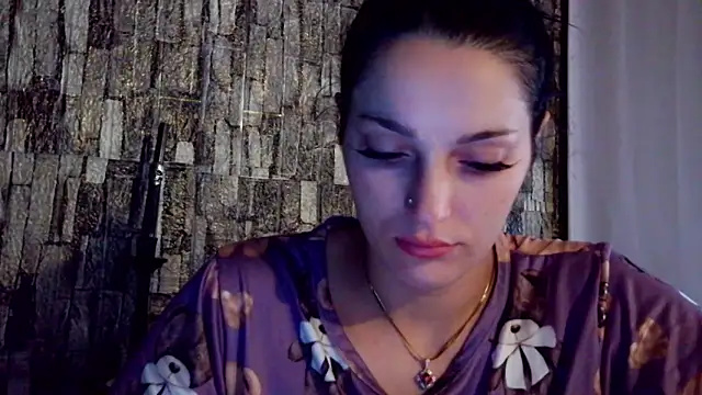 Ellara- online show from June 19, 2026, 1:06 pm
