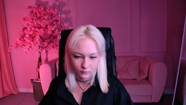 Snapshot of OliviaVale chatting on June 19, 2026, 1:50 pm OliviaVale online show from June 19, 2026, 1:50 pm