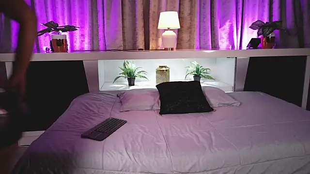 Snapshot of Alittlepieceofheaven chatting on July 14, 2026, 12:44 pm Alittlepieceofheaven online show from July 14, 2026, 12:44 pm
