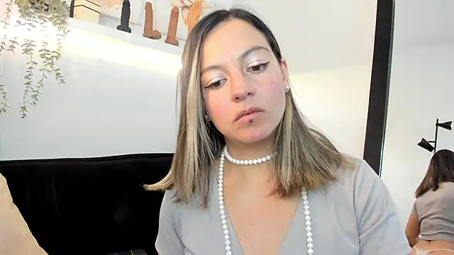 Ariana blonde online show from July 6, 2026, 12:12 pm