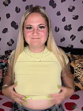 Snapshot of Juicy_BabeXo chatting on July 18, 2026, 9:01 pm Juicy BabeXo online show from July 18, 2026, 9:01 pm