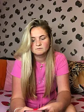Snapshot of Juicy_BabeXo chatting on June 28, 2026, 8:04 pm Juicy BabeXo online show from June 28, 2026, 8:04 pm