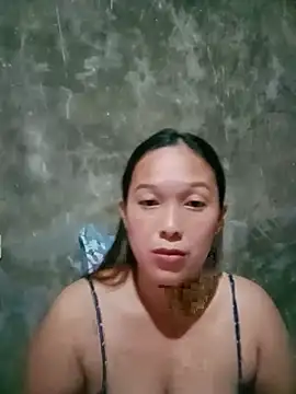 Snapshot of urwomaninlove chatting on July 8, 2026, 3:51 am urwomaninlove online show from July 8, 2026, 3:51 am