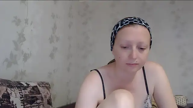 Snapshot of Foxyy_Helen chatting on June 29, 2026, 5:23 pm Foxyy Helen online show from June 29, 2026, 5:23 pm
