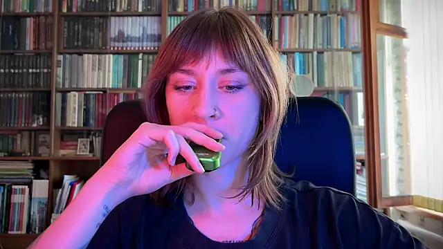 Retro Marie online show from June 25, 2026, 2:53 am