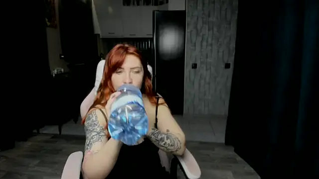 Snapshot of Reginasmilee chatting on December 1, 2025, 1:39 am Reginasmilee online show from December 1, 2025, 1:39 am