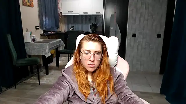 Snapshot of Reginasmilee chatting on April 21, 2026, 2:51 am Reginasmilee online show from April 21, 2026, 2:51 am