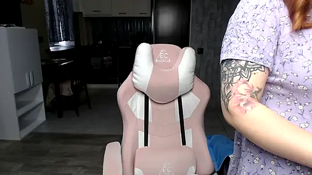 Reginasmilee online show from October 7, 2025, 9:54 am