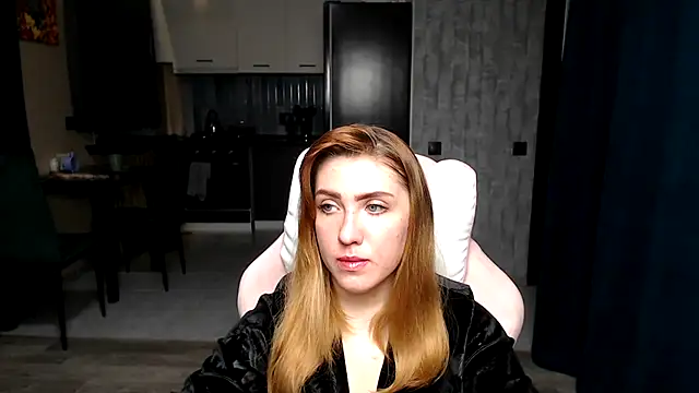 Reginasmilee online show from November 28, 2025, 4:01 am