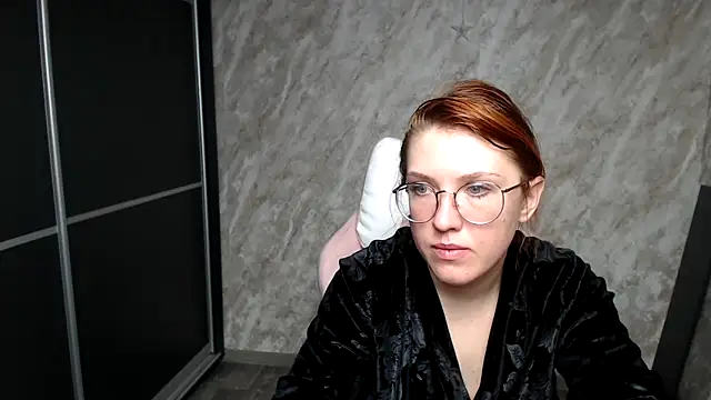 Snapshot of Reginasmilee chatting on February 26, 2026, 4:01 am Reginasmilee online show from February 26, 2026, 4:01 am