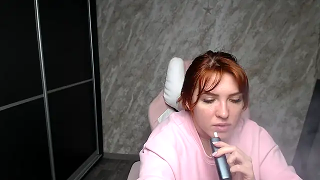 Snapshot of Reginasmilee chatting on February 5, 2026, 2:13 pm Reginasmilee online show from February 5, 2026, 2:13 pm