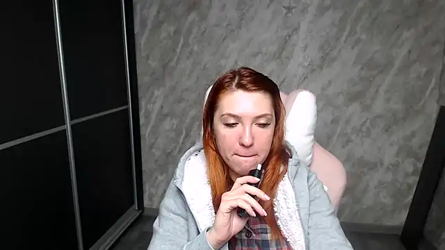 Snapshot of Reginasmilee chatting on February 5, 2026, 1:45 am Reginasmilee online show from February 5, 2026, 1:45 am