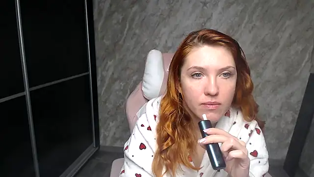 Snapshot of Reginasmilee chatting on February 23, 2026, 4:14 am Reginasmilee online show from February 23, 2026, 4:14 am