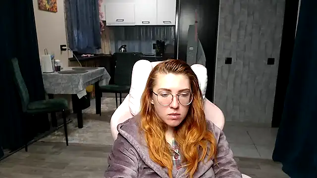 Snapshot of Reginasmilee chatting on April 21, 2026, 2:47 am Reginasmilee online show from April 21, 2026, 2:47 am