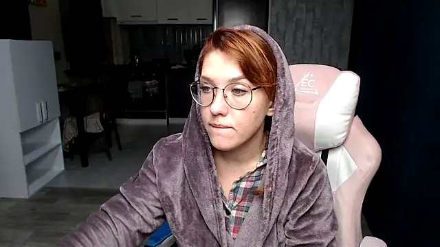 Reginasmilee online show from October 6, 2025, 4:52 pm