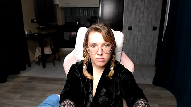 Reginasmilee online show from September 21, 2025, 2:06 am