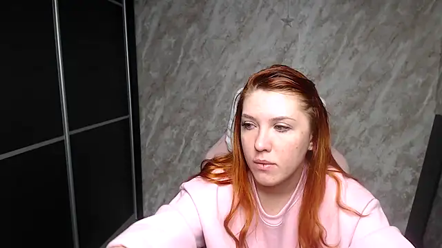 Snapshot of Reginasmilee chatting on February 9, 2026, 12:41 am Reginasmilee online show from February 9, 2026, 12:41 am