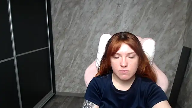 Snapshot of Reginasmilee chatting on February 19, 2026, 4:53 am Reginasmilee online show from February 19, 2026, 4:53 am