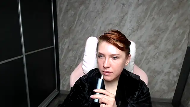 Snapshot of Reginasmilee chatting on February 25, 2026, 3:56 pm Reginasmilee online show from February 25, 2026, 3:56 pm