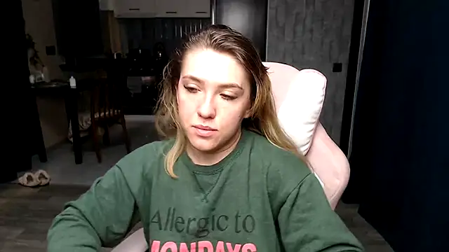 Reginasmilee online show from September 28, 2025, 2:07 am