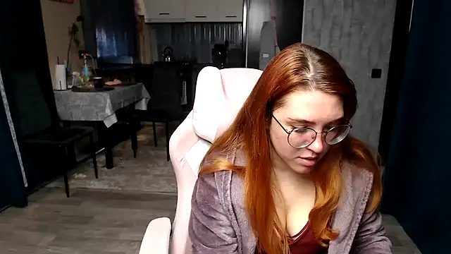 Snapshot of Reginasmilee chatting on April 28, 2026, 2:49 am Reginasmilee online show from April 28, 2026, 2:49 am