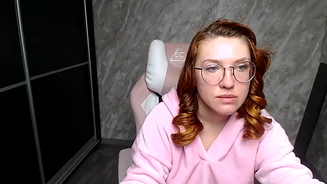 Snapshot of Reginasmilee chatting on March 3, 2026, 1:56 am Reginasmilee online show from March 3, 2026, 1:56 am