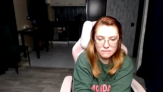 Reginasmilee online show from November 1, 2025, 1:01 am