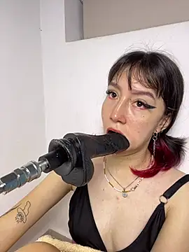 im lizzy17 online show from July 7, 2026, 1:14 pm