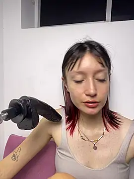 im lizzy17 online show from July 18, 2026, 5:27 am