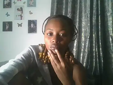 Snapshot of Prettyquueen chatting on July 1, 2026, 12:33 am Prettyquueen online show from July 1, 2026, 12:33 am