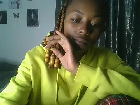 Snapshot of Prettyquueen chatting on June 24, 2026, 7:01 pm Prettyquueen online show from June 24, 2026, 7:01 pm
