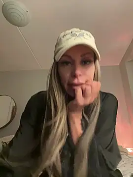Snapshot of Sexybosslady chatting on July 7, 2026, 9:40 pm Sexybosslady online show from July 7, 2026, 9:40 pm