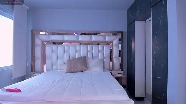 Snapshot of SarahPreston chatting on March 12, 2025, 6:32 pm SarahPreston online show from March 12, 2025, 6:32 pm