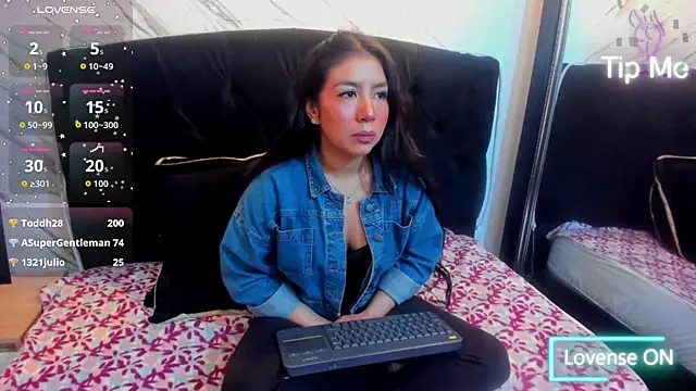 Snapshot of riileygp chatting on July 3, 2026, 12:00 pm riileygp online show from July 3, 2026, 12:00 pm
