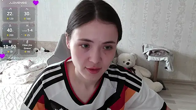 Snapshot of Lunni_03 chatting on July 18, 2026, 2:03 pm Lunni 03 online show from July 18, 2026, 2:03 pm