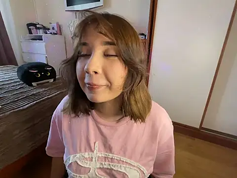 Snapshot of Viviaaan_n chatting on July 16, 2026, 10:45 am Viviaaan n online show from July 16, 2026, 10:45 am