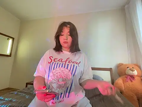 Snapshot of Viviaaan_n chatting on July 14, 2026, 11:05 am Viviaaan n online show from July 14, 2026, 11:05 am