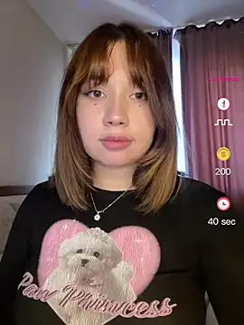 Snapshot of Viviaaan_n chatting on August 1, 2026, 12:47 pm Viviaaan n online show from August 1, 2026, 12:47 pm