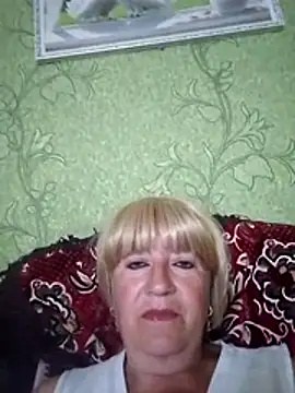 Snapshot of EmmaSwan555 chatting on July 6, 2026, 11:17 am EmmaSwan555 online show from July 6, 2026, 11:17 am