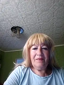 Snapshot of EmmaSwan555 chatting on July 12, 2026, 5:08 am EmmaSwan555 online show from July 12, 2026, 5:08 am