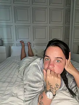 rubylouisess  online show from June 25, 2026, 6:13 pm