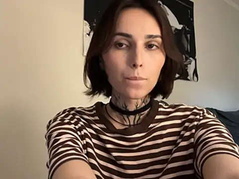 VivianGlow online show from June 26, 2026, 12:44 pm