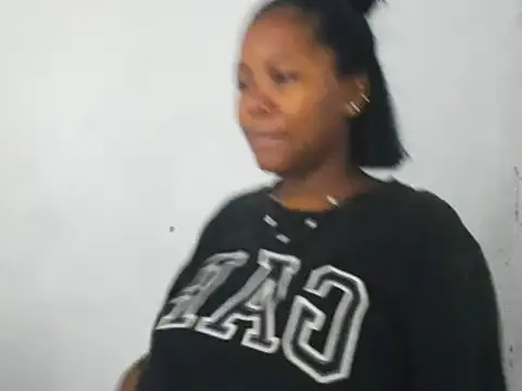 Snapshot of zury_paola chatting on July 3, 2026, 1:06 pm zury paola online show from July 3, 2026, 1:06 pm