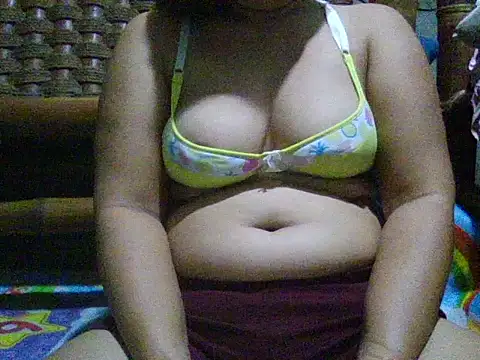Snapshot of LadyAnn19 chatting on July 5, 2026, 10:27 pm LadyAnn19 online show from July 5, 2026, 10:27 pm