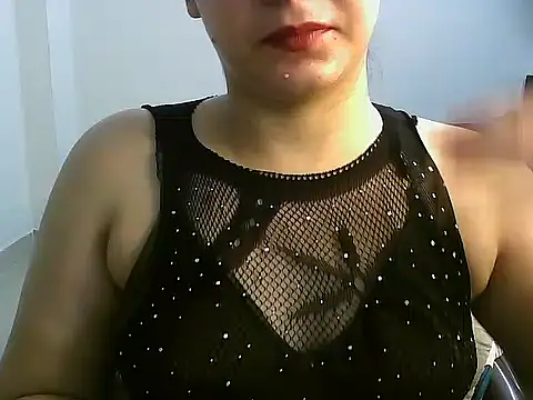 Snapshot of Xo_Manvii chatting on July 7, 2026, 6:27 am Xo Manvii online show from July 7, 2026, 6:27 am